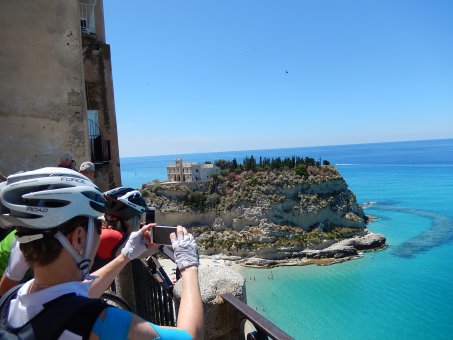 Jižní Itálie - Kalábrie na kole - letecky do hotelu - 55+ minus - Tropea