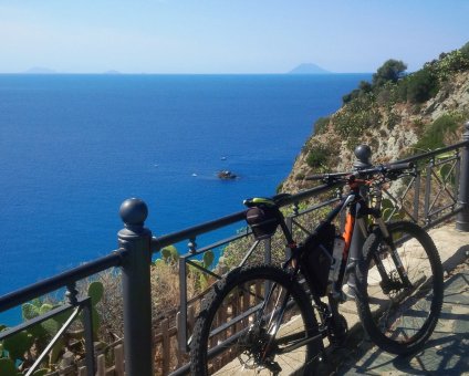 Jižní Itálie - Kalábrie na kole - letecky do hotelu - 55+ minus