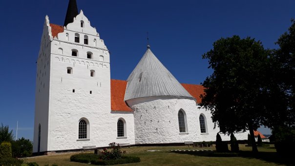 Dánský kostelík dominuje každé vesničce
