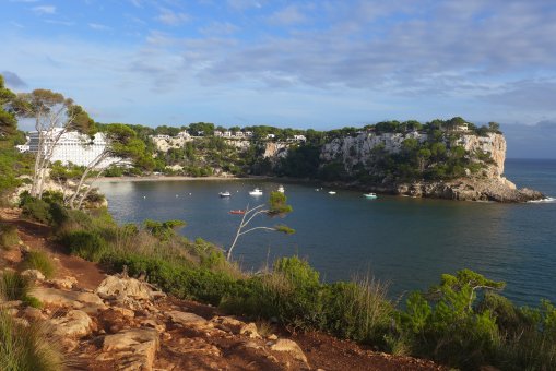 Kouzelné zátoky potkáte na Menorce na každém šlápnutí do pedálů